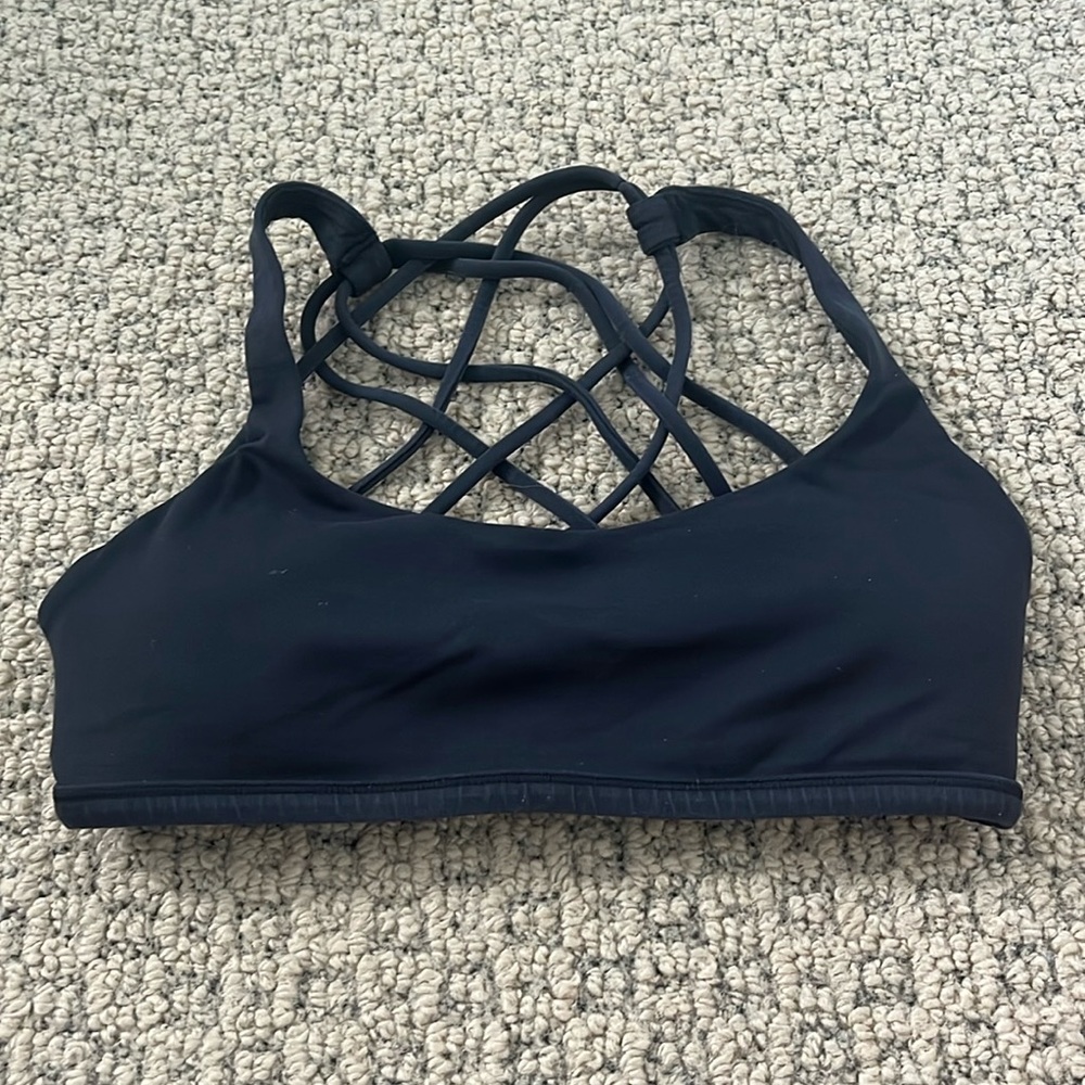 Black Lululemon sports bra